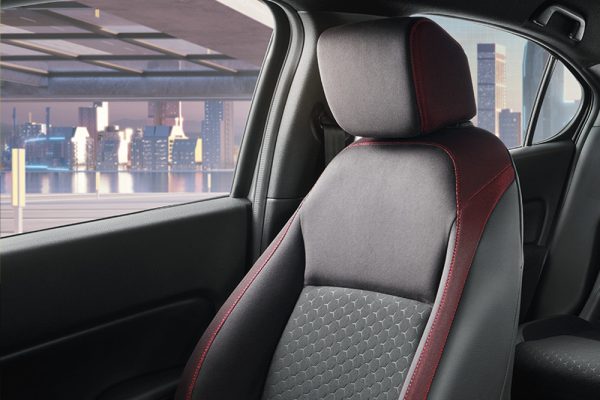 suede_fabric_leather_combi_trimmed_seats__1736678809237-600x400